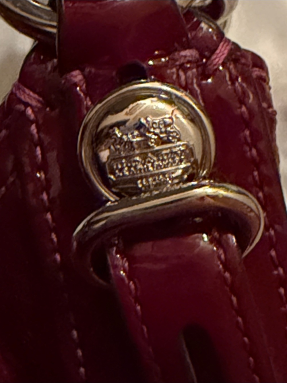 Coach Maggie bag in patent cranberry - Picture 4 of 7
